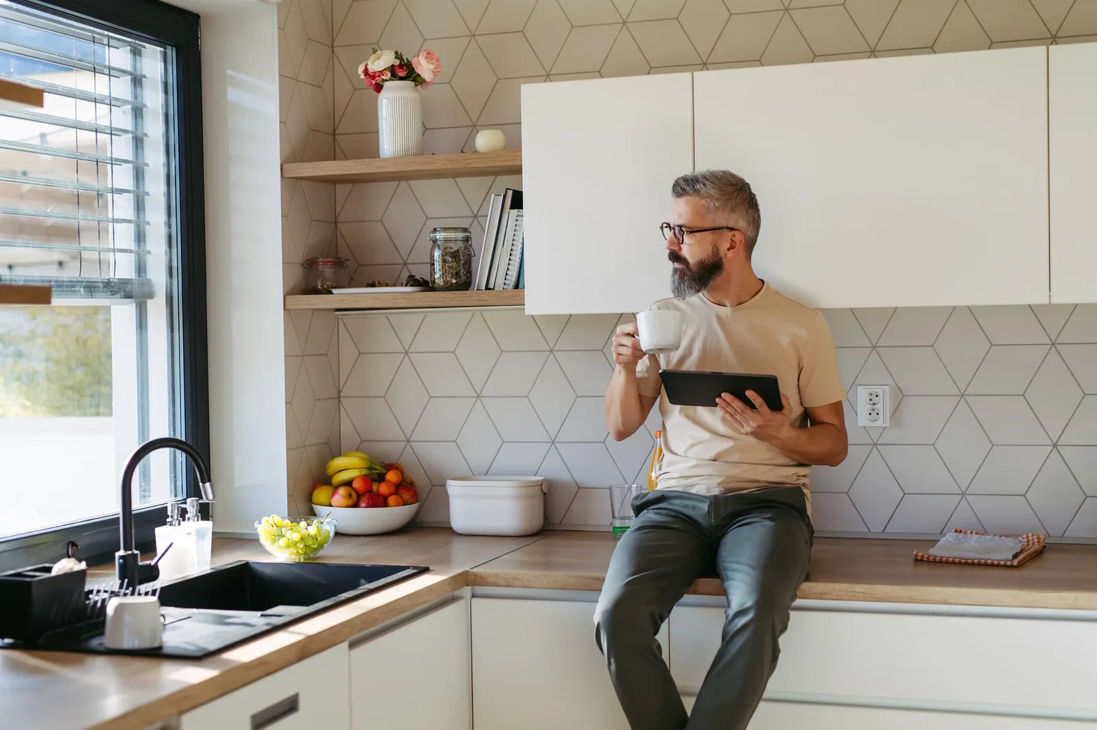 5-Minute Daily Habit to Save Thousands on Finances